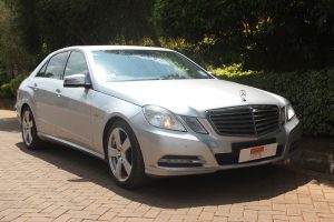 MERCEDES BENZ E200.