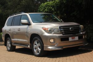 TOYOTA LANDCRUISER V8.
